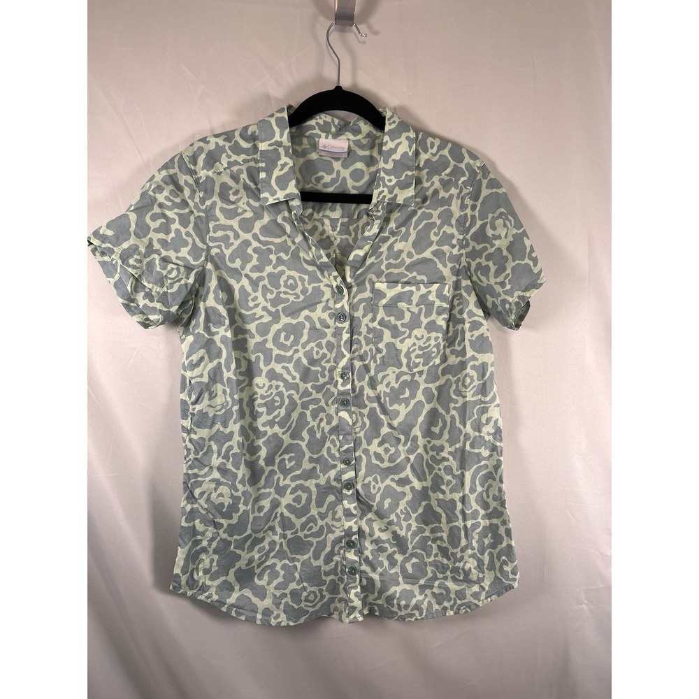 Columbia Women Large short sleeve button down shirt camouflage camo green